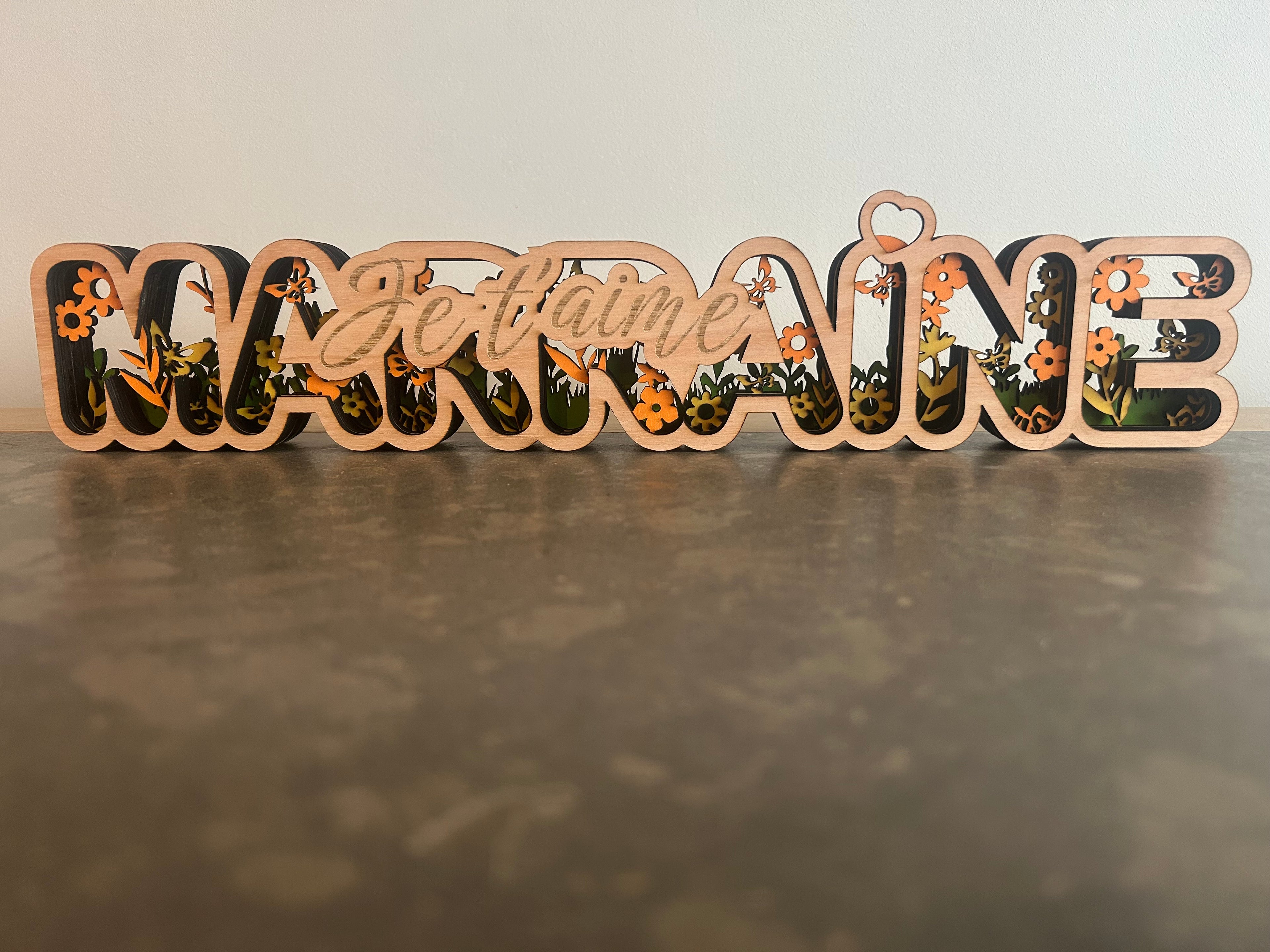 Décoration prénom en bois – Motif floral personnalisable